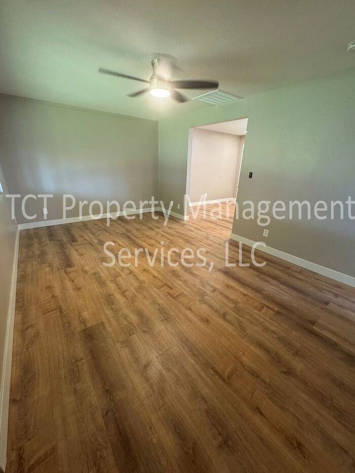 501 E Erie St #B - Photo 7 of 11