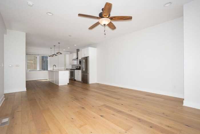 615 E 11th St - Photo 6 of 18