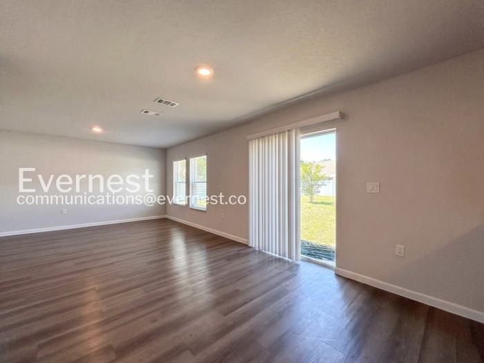 4 Sea Ship Pl - Photo 5 of 34