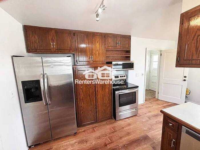 3720 Quebec Ave S - Photo 7 of 31