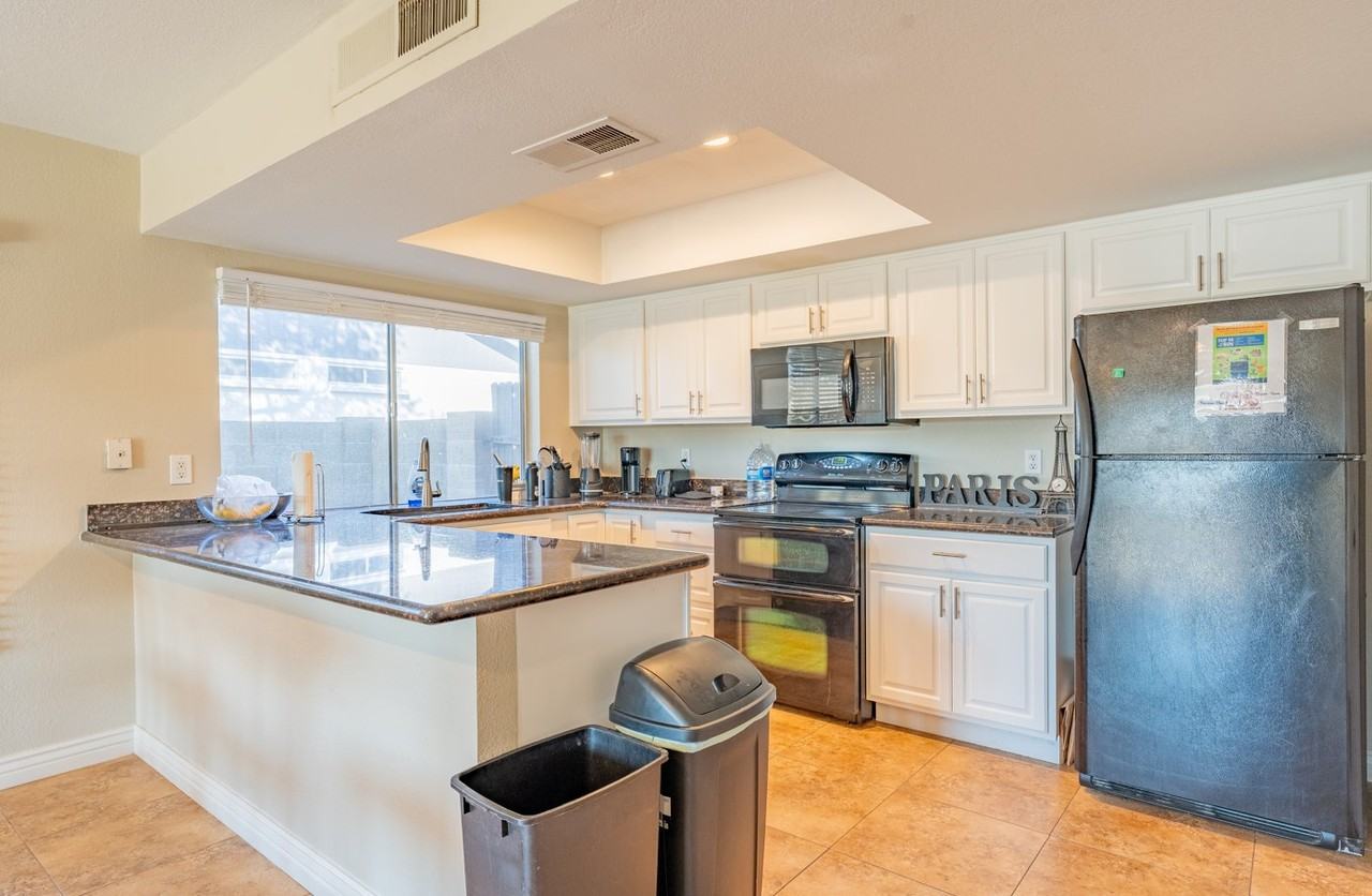 2105 N Los Altos Dr #4 - Photo 3 of 14