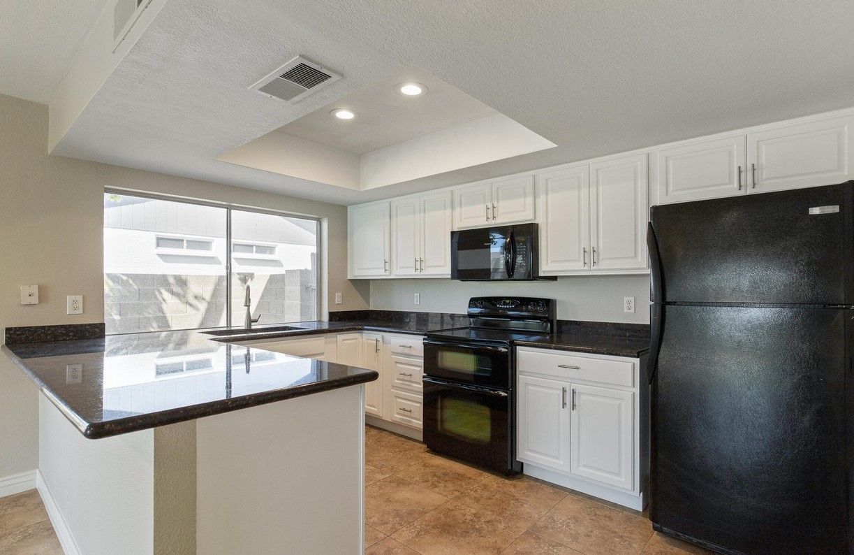2105 N Los Altos Dr #4 - Photo 4 of 14