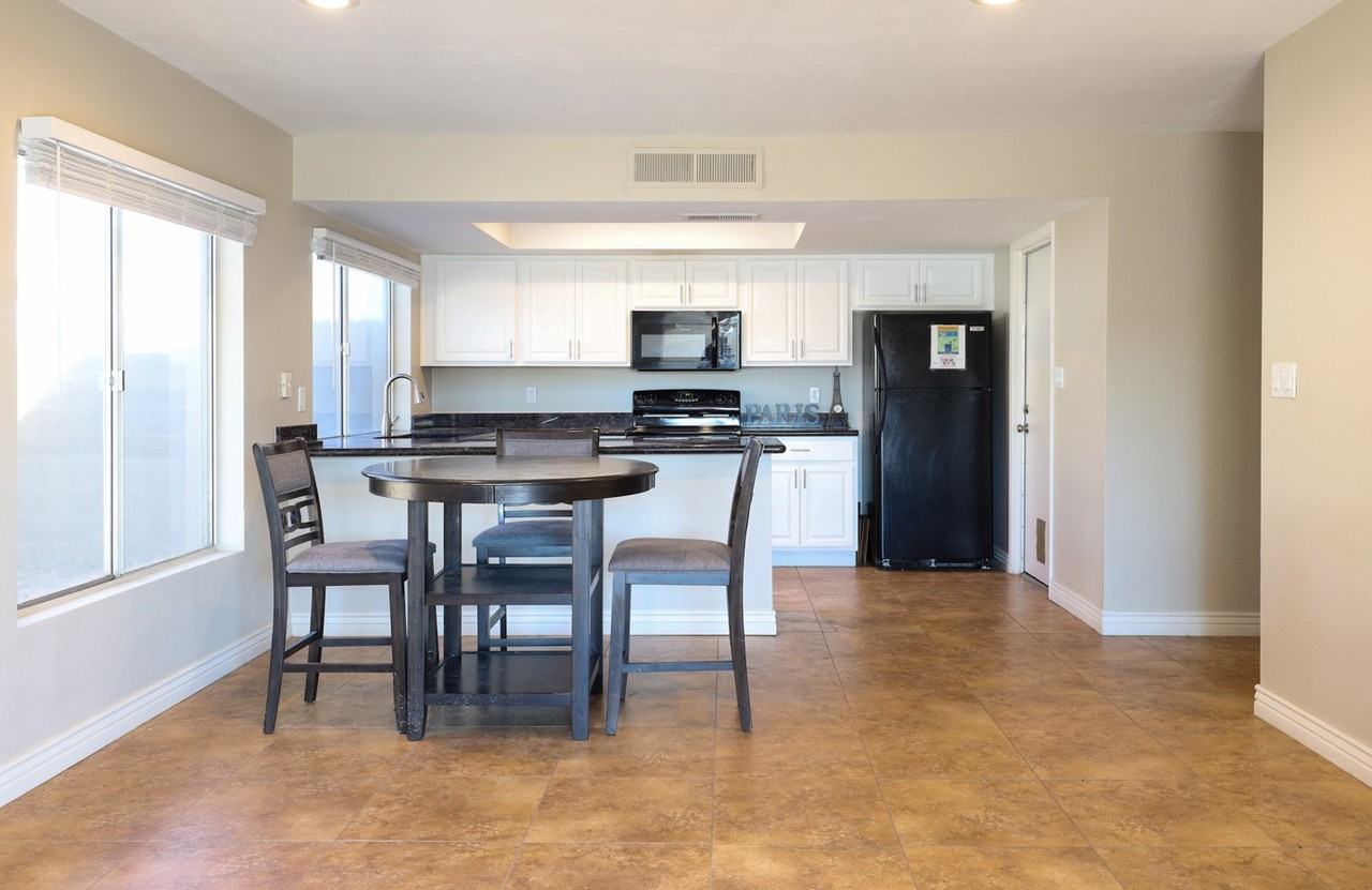 2105 N Los Altos Dr #4 - Photo 5 of 14