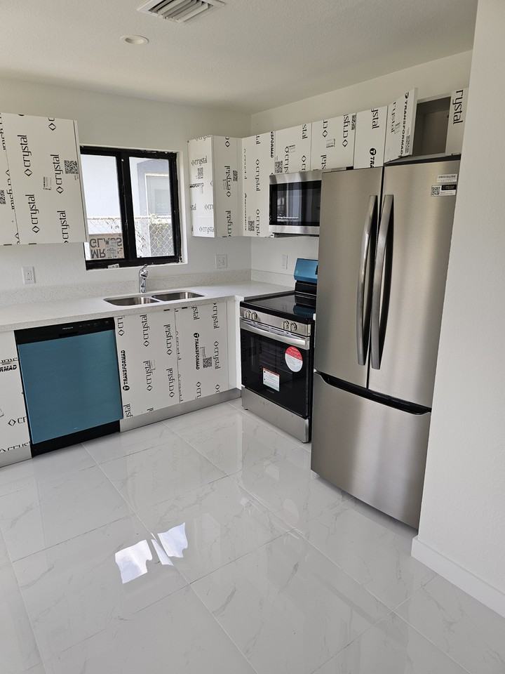 1825 Nw 68th St #1 - Photo 4 of 12