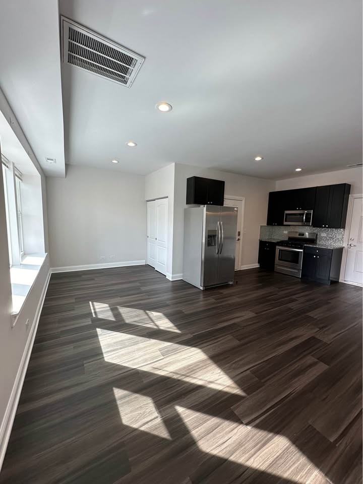 4401 N Keeler Ave #2 - Photo 4 of 20