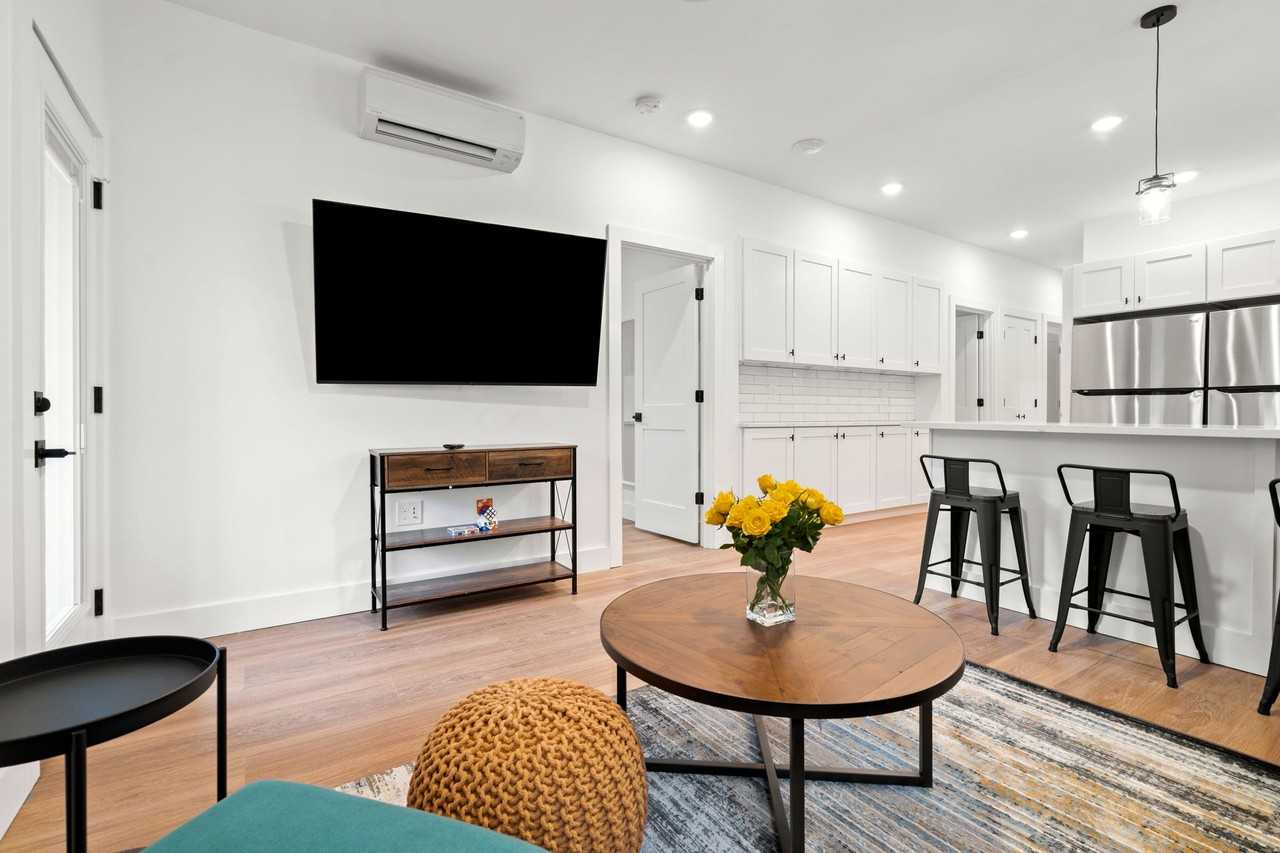 90 Forbes St #1 - Photo 7 of 18