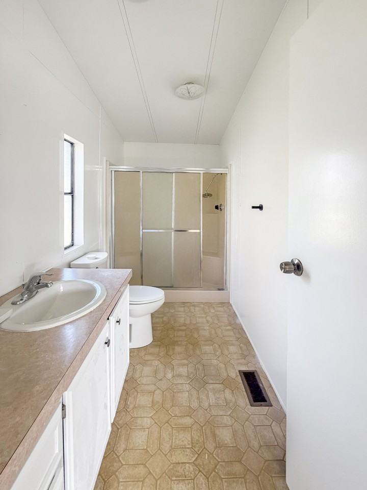 5625 Linne Rd #NA - Photo 6 of 9