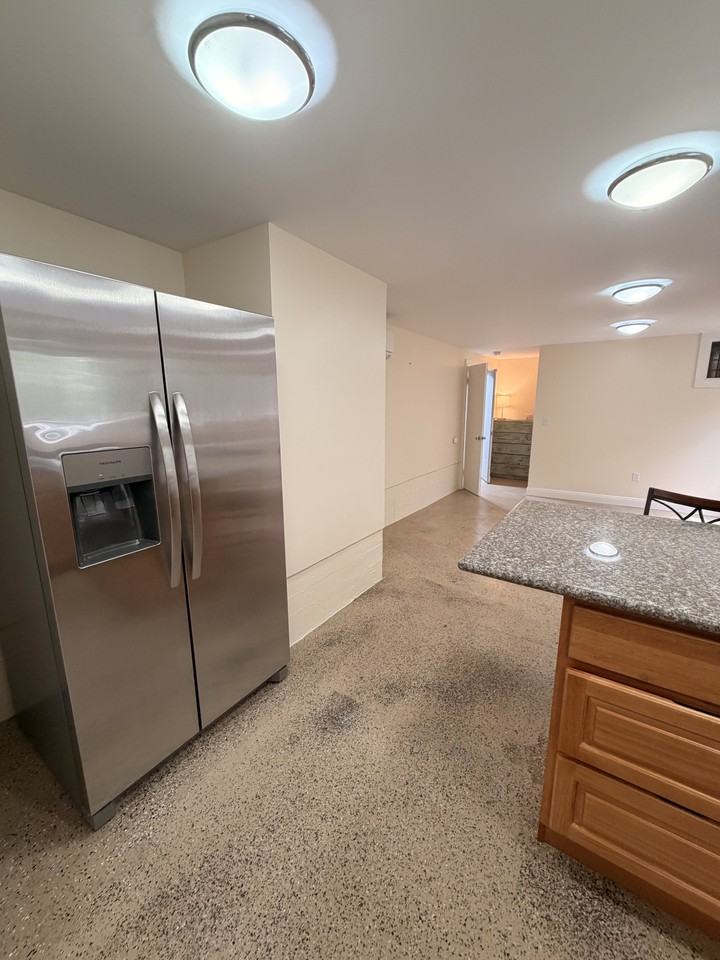 223 W G St - Photo 2 of 15