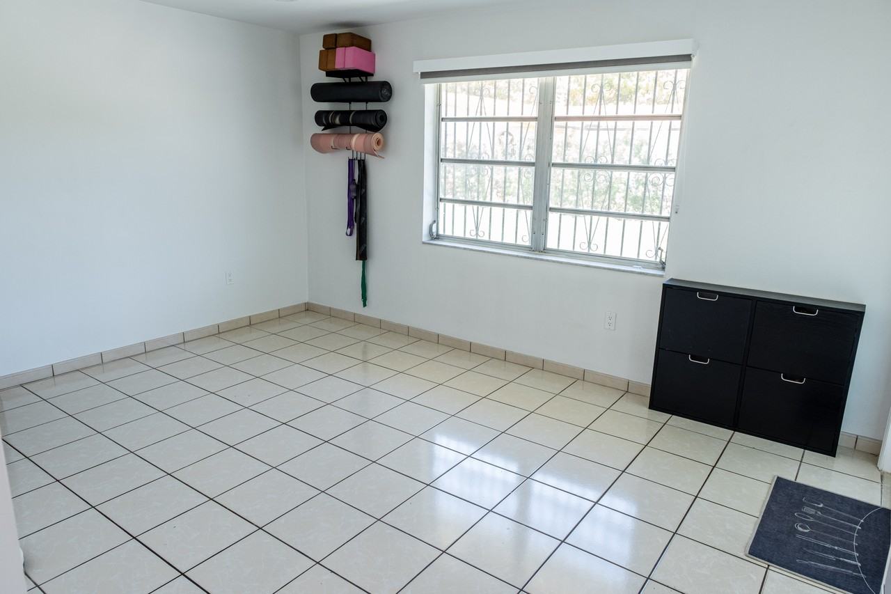 1022 Sw 84th Ave #NA - Photo 2 of 23