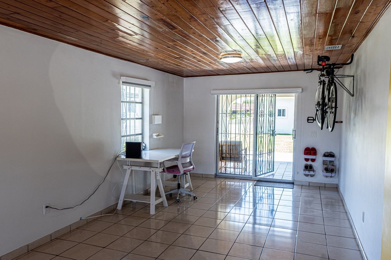 1022 Sw 84th Ave #NA - Photo 3 of 23