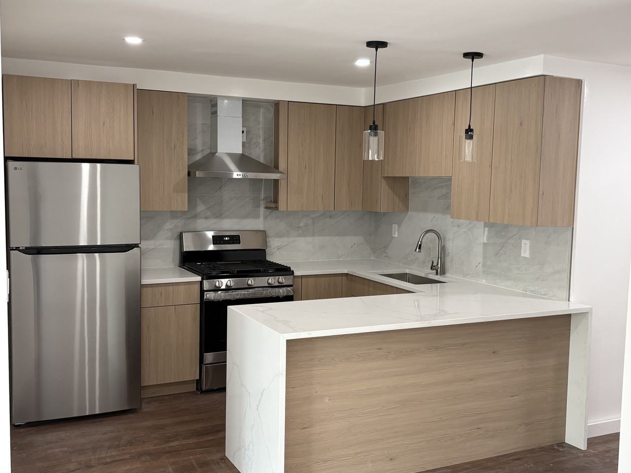 3209 75th St #FL1 - Photo 3 of 9