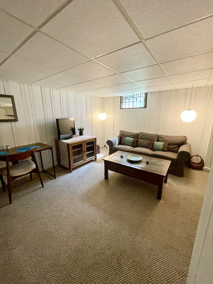 716 Southern Ave #B - Photo 3 of 17