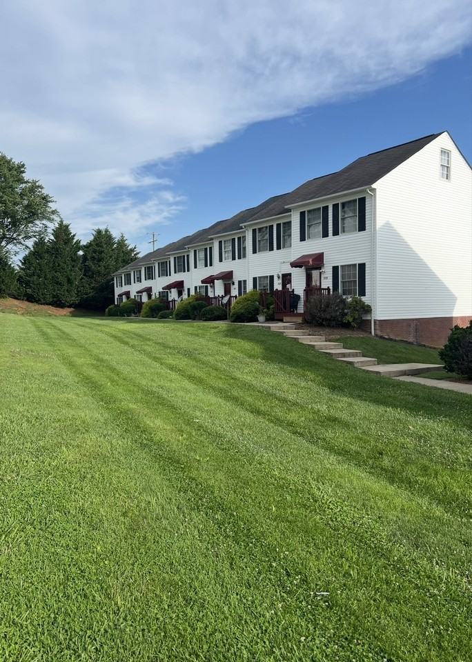 633 Beaverview Dr #633 - Photo 2 of 19