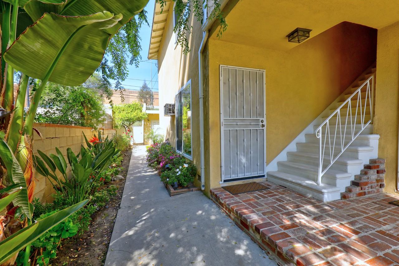 10459 Riverside Dr #A - Photo 3 of 10