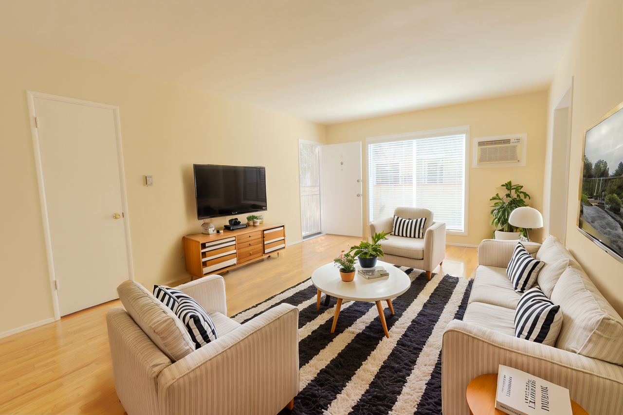 10459 Riverside Dr #A - Photo 4 of 10