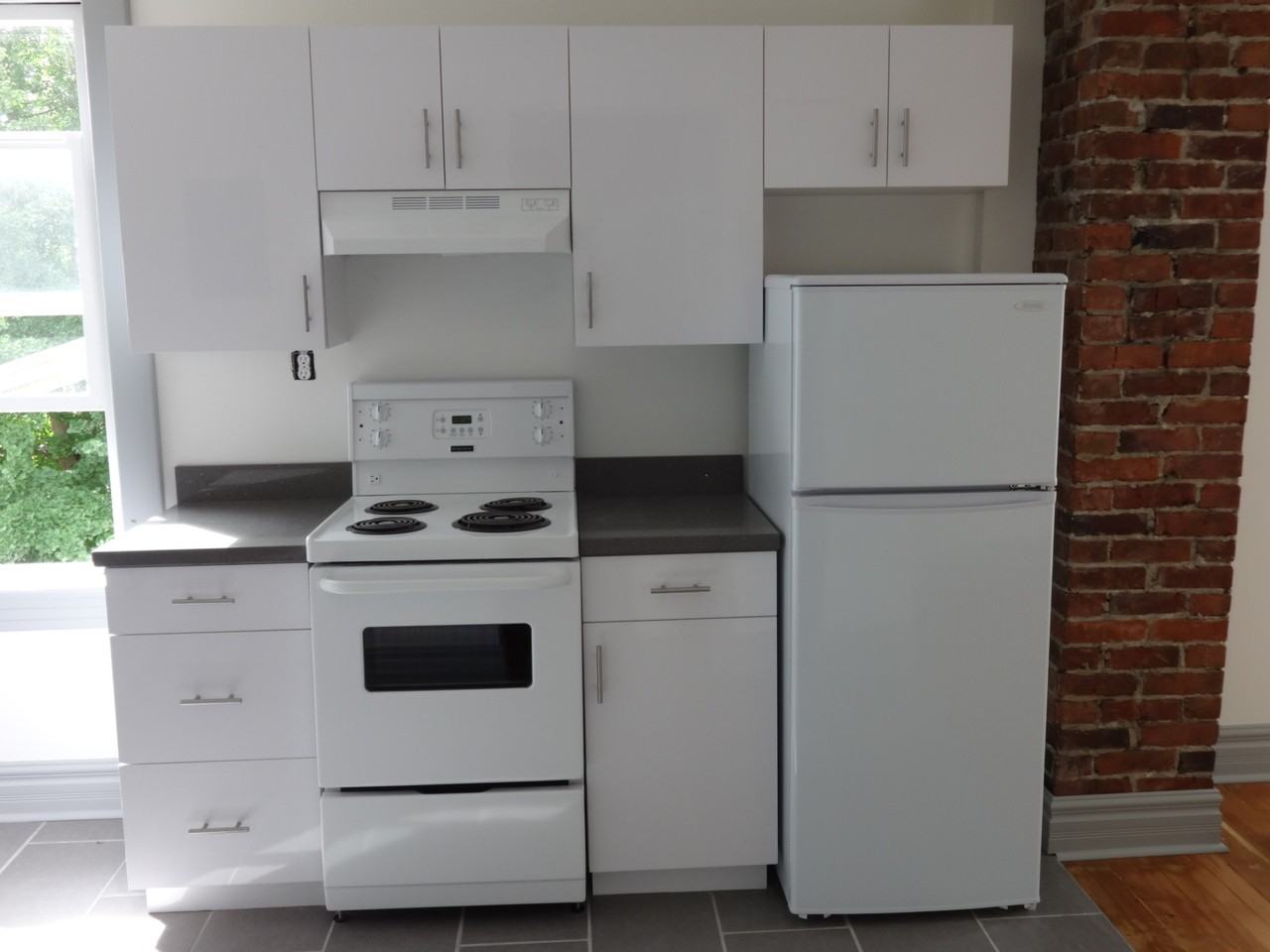 772 E Georgia - Photo 2 of 6