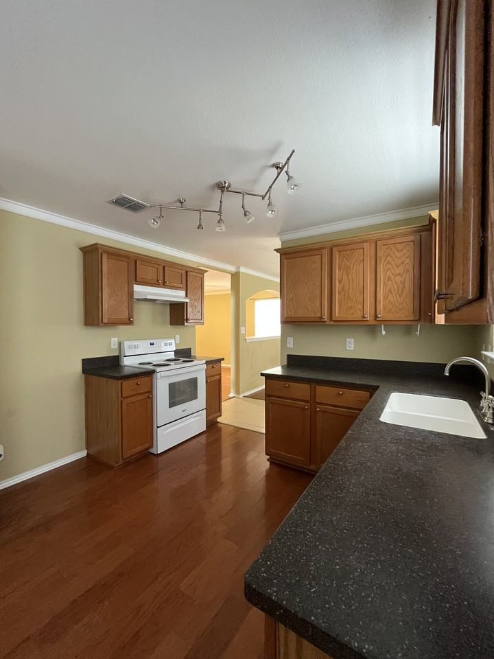 10306 Buescher Ln #NA - Photo 6 of 15