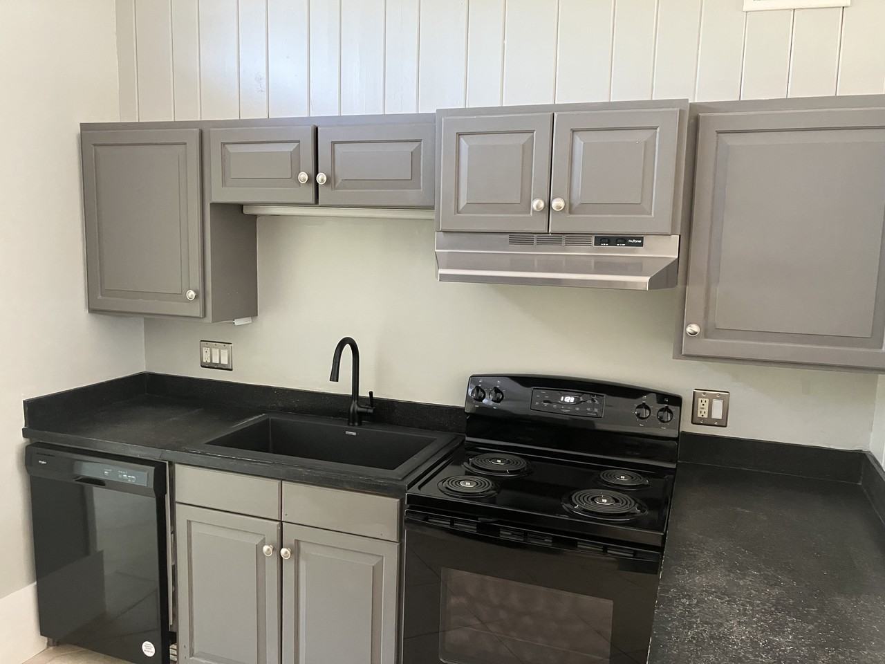 1306 12th St #B - Photo 3 of 18