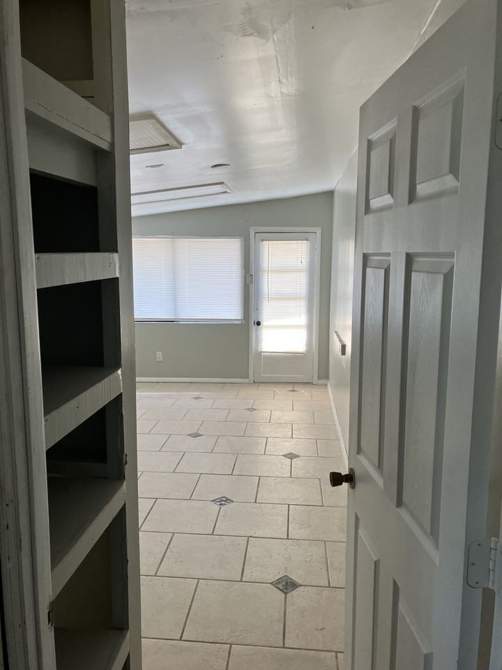 1306 12th St #B - Photo 7 of 18