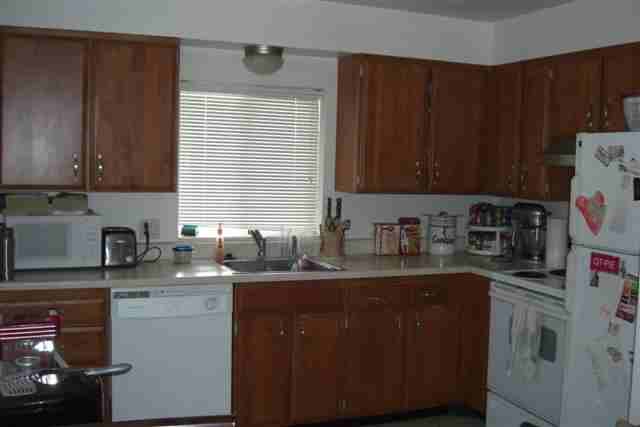 561 E 4th Ave - Photo 5 of 7