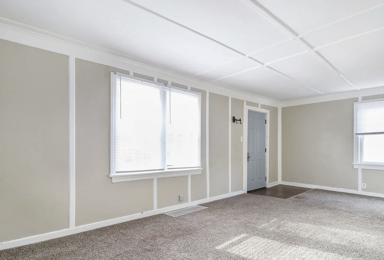 405 E Woodside St - Photo 2 of 15