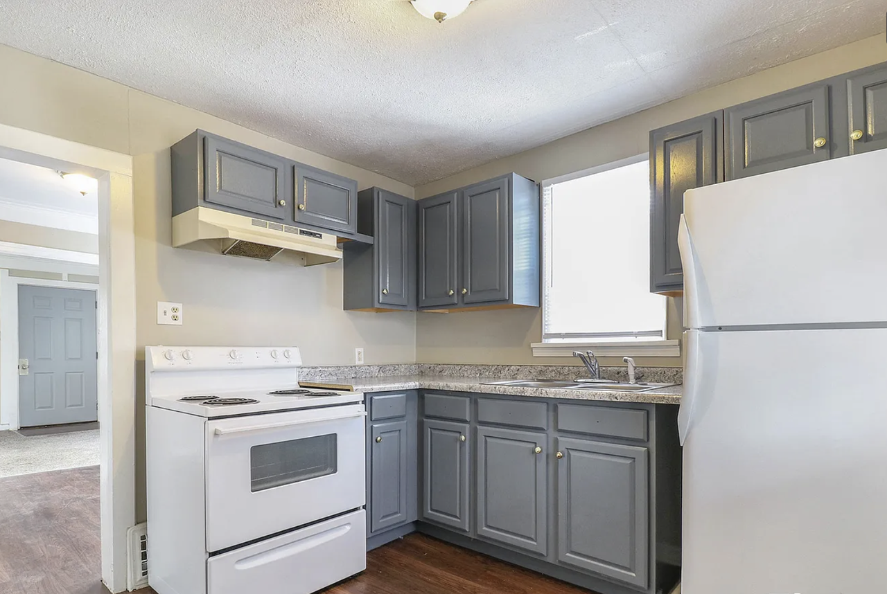 405 E Woodside St - Photo 4 of 15