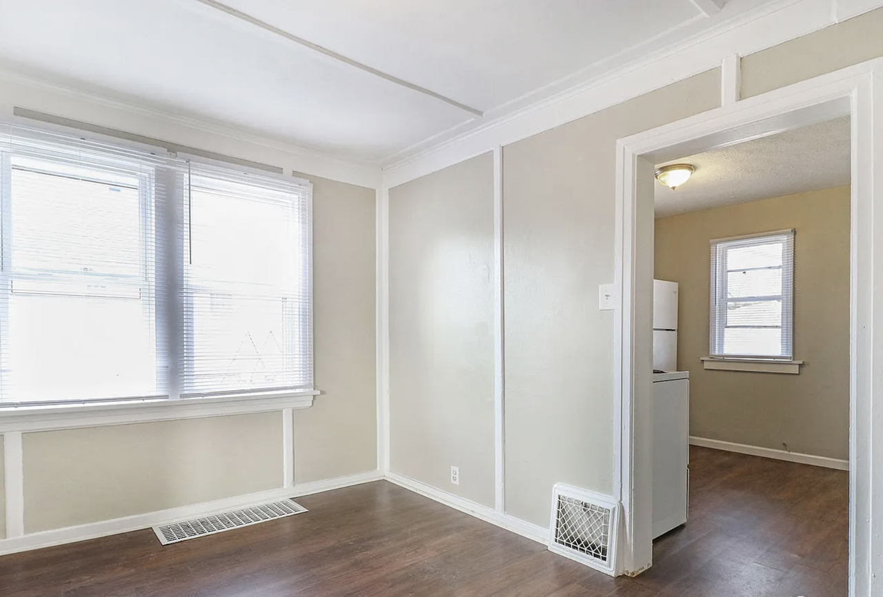 405 E Woodside St - Photo 5 of 15