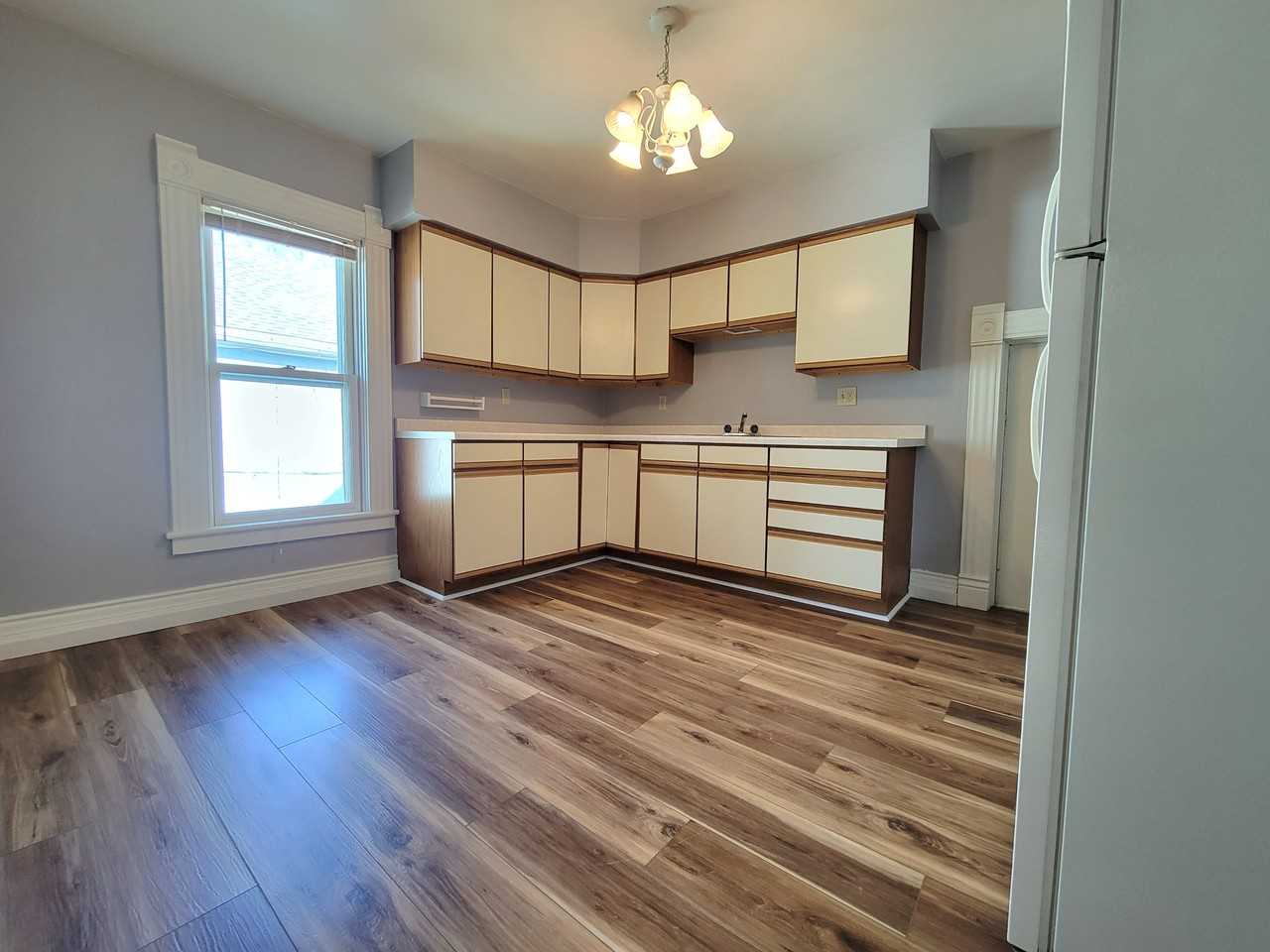 526 N Durkee St #528 - Photo 6 of 16