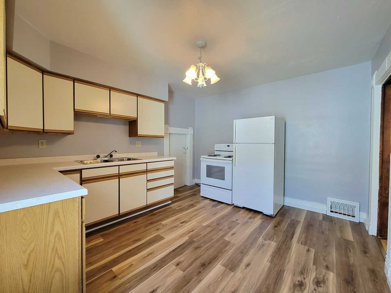 526 N Durkee St #528 - Photo 7 of 16