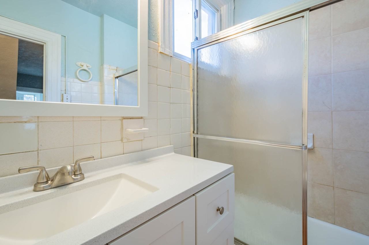 435 N Graham St - Photo 2 of 22