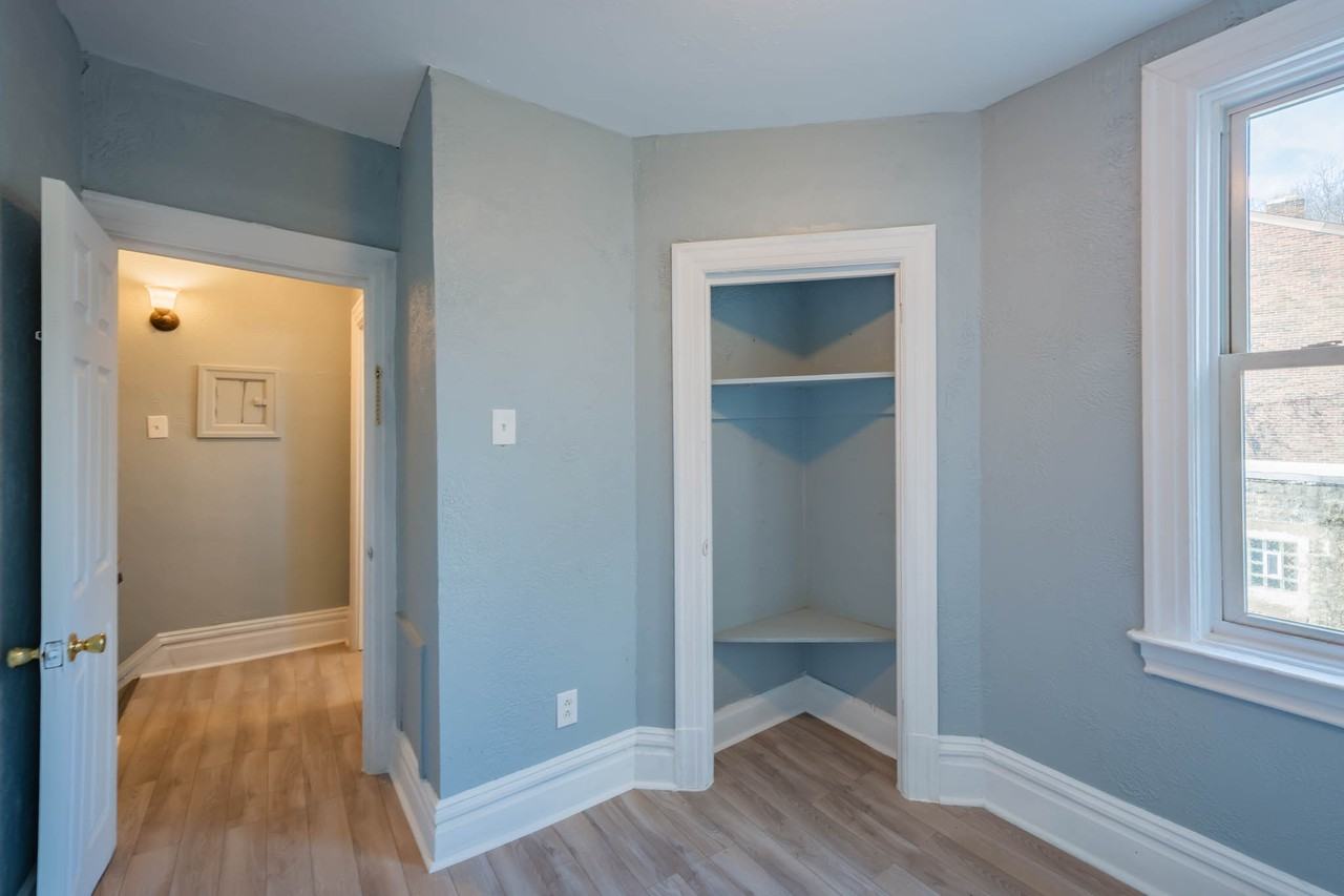 435 N Graham St - Photo 6 of 22