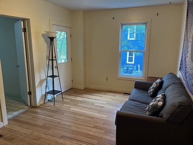 513 S Aurora St - Photo 4 of 8