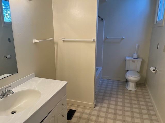 513 S Aurora St - Photo 6 of 8