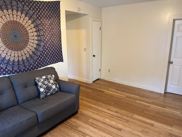 513 S Aurora St - Photo 7 of 8
