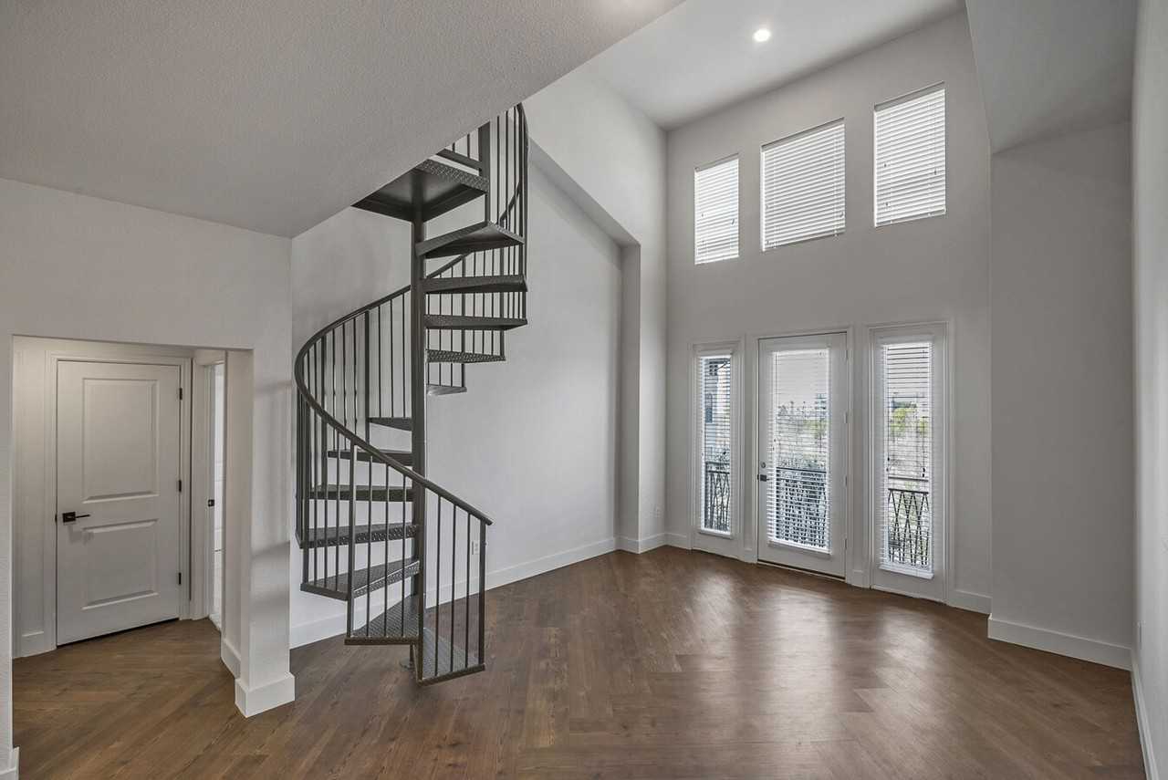 552 Gillette St #SS2 - Photo 5 of 13