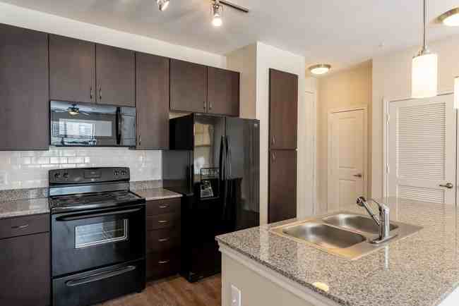 Auburn Knoll Ave #HLH - Photo 2 of 15