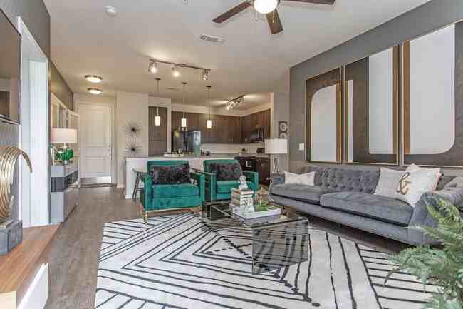 Auburn Knoll Ave #HLH - Photo 6 of 15