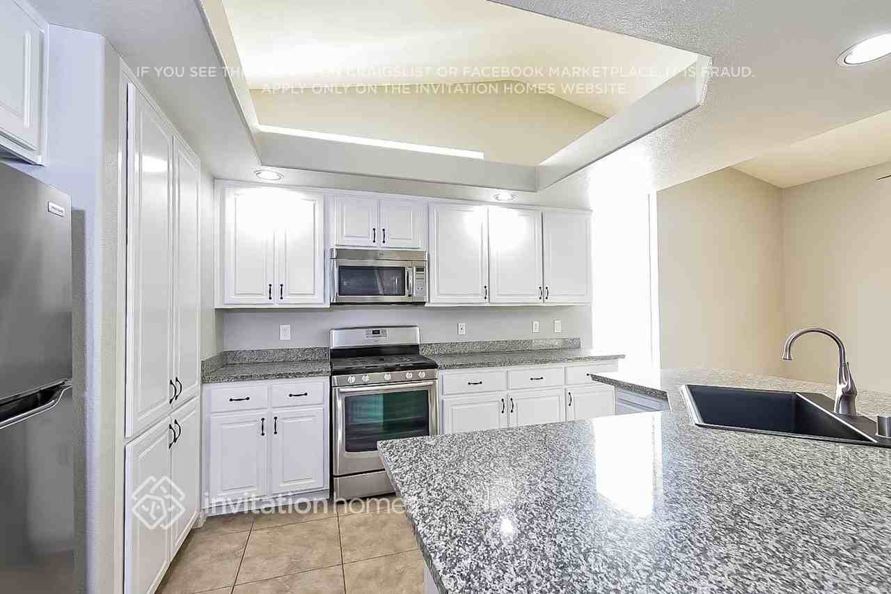 8764 Country View Ave - Photo 6 of 16