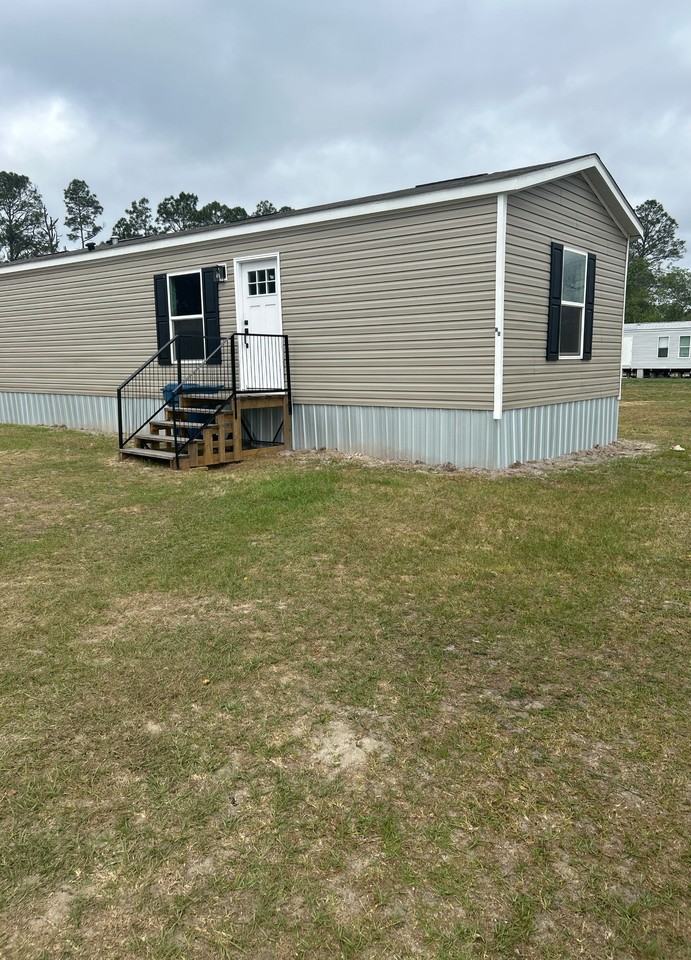 2846 Minnesota Ave - Photo 2 of 9