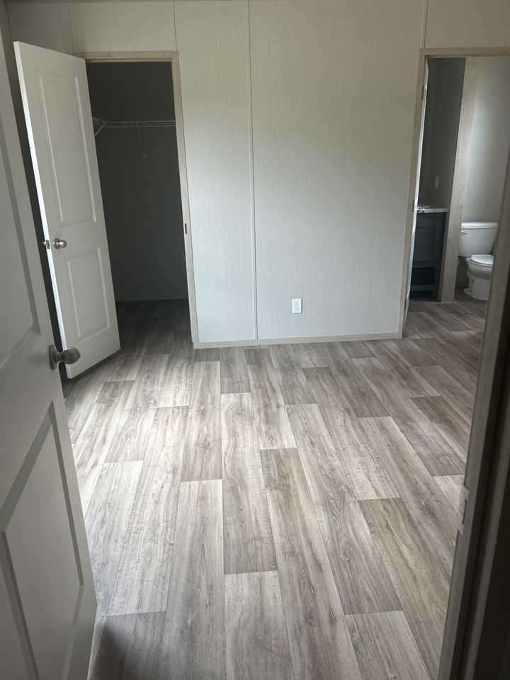 2846 Minnesota Ave - Photo 3 of 9