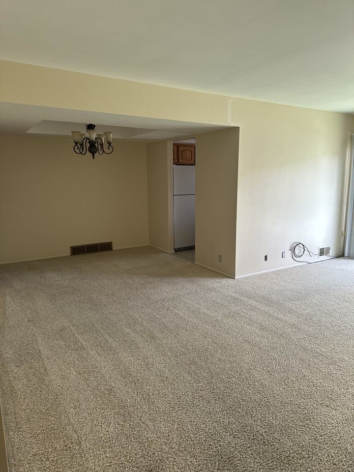 5828 S Waterbury Way - Photo 3 of 4