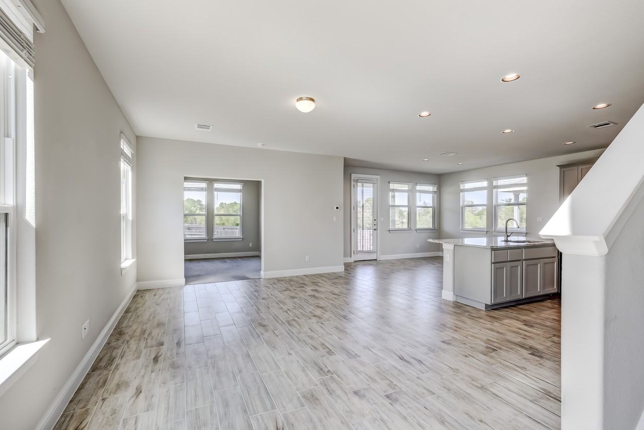 Riverhill Dr - Photo 4 of 7