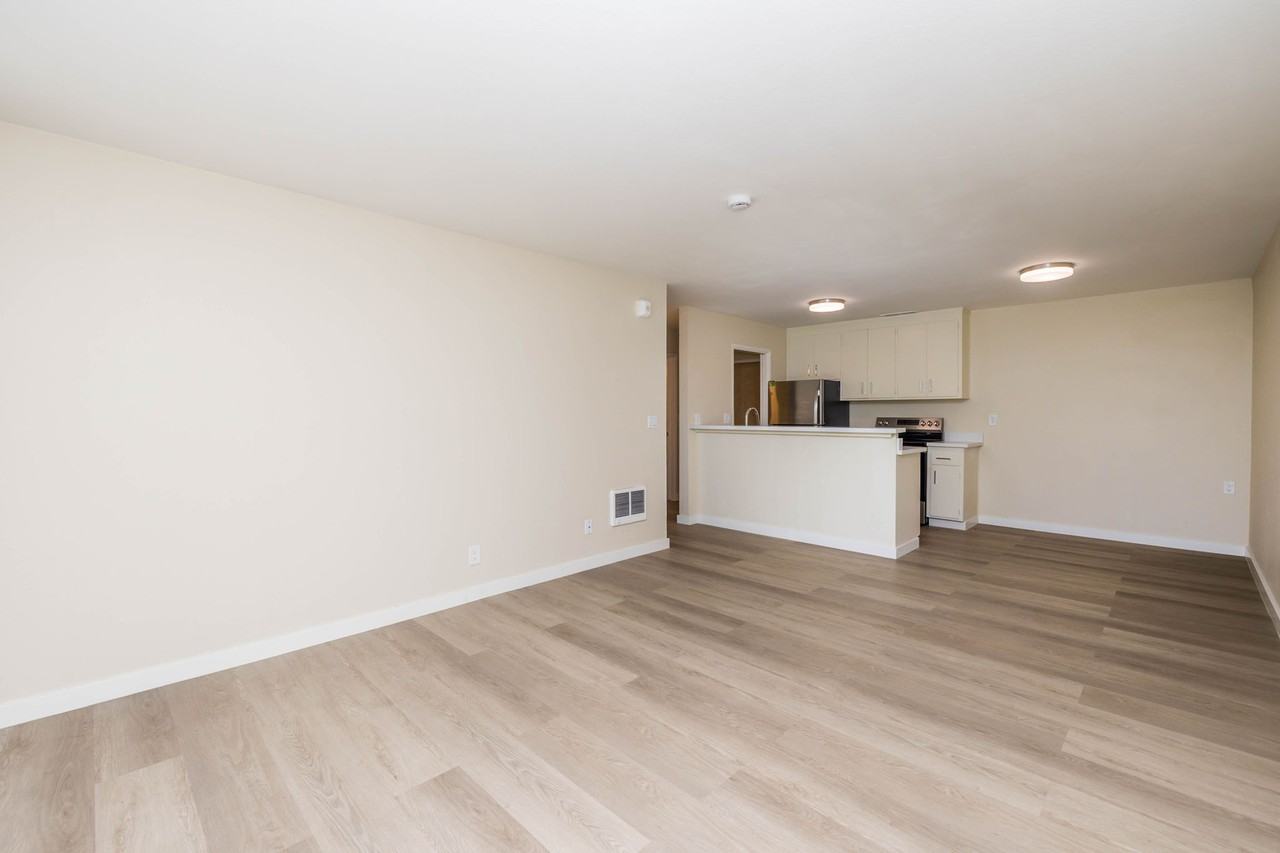 350 Vernon - Photo 5 of 14