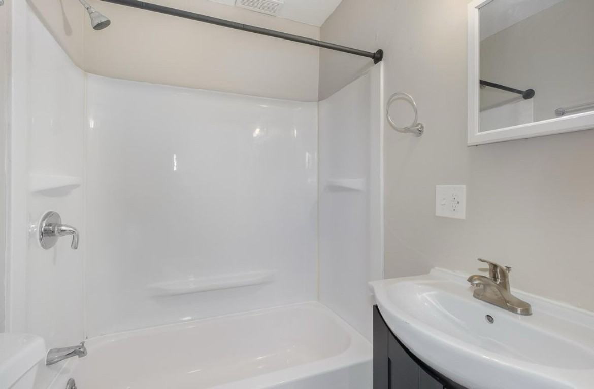 2 117.5 Adela Ave, #2 - Photo 2 of 18