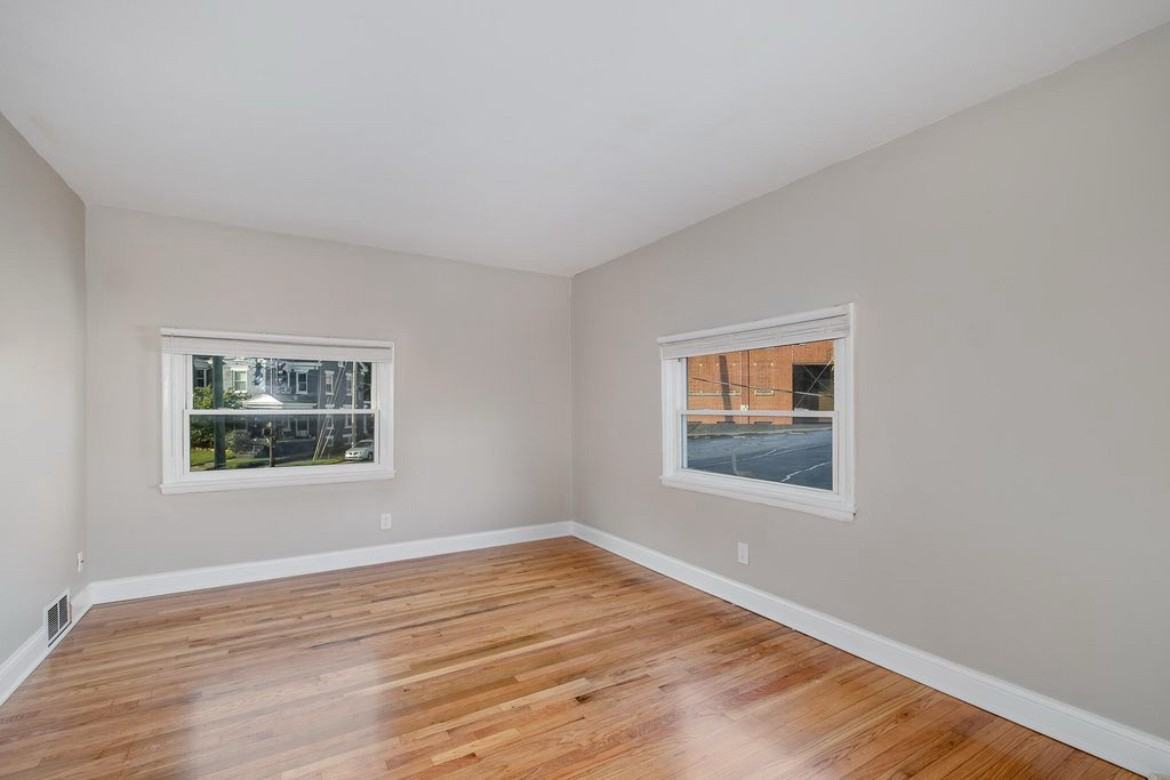 2 117.5 Adela Ave, #2 - Photo 5 of 18