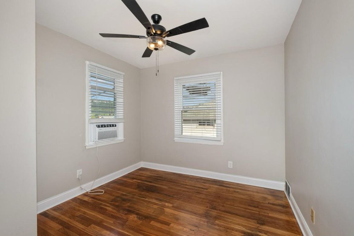 2 117.5 Adela Ave, #2 - Photo 6 of 18