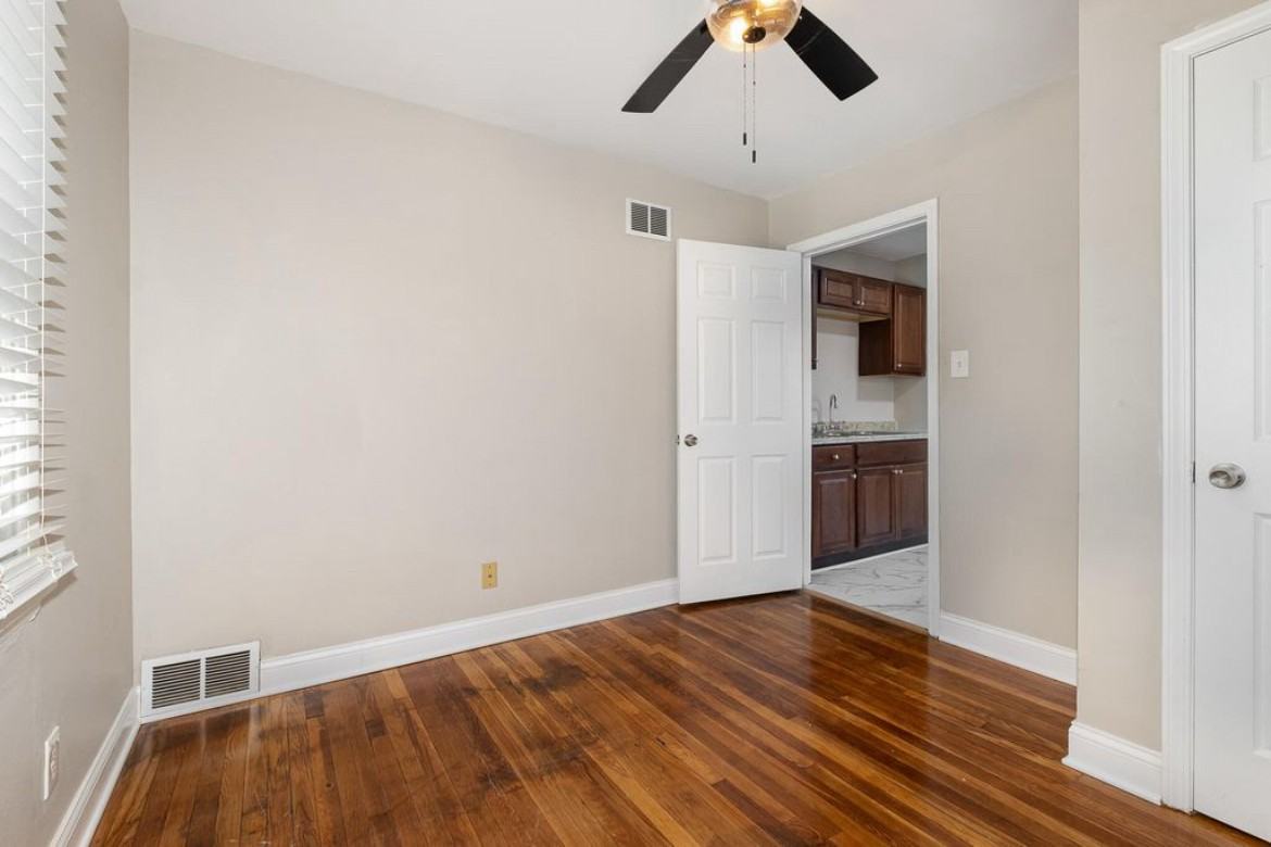 2 117.5 Adela Ave, #2 - Photo 7 of 18