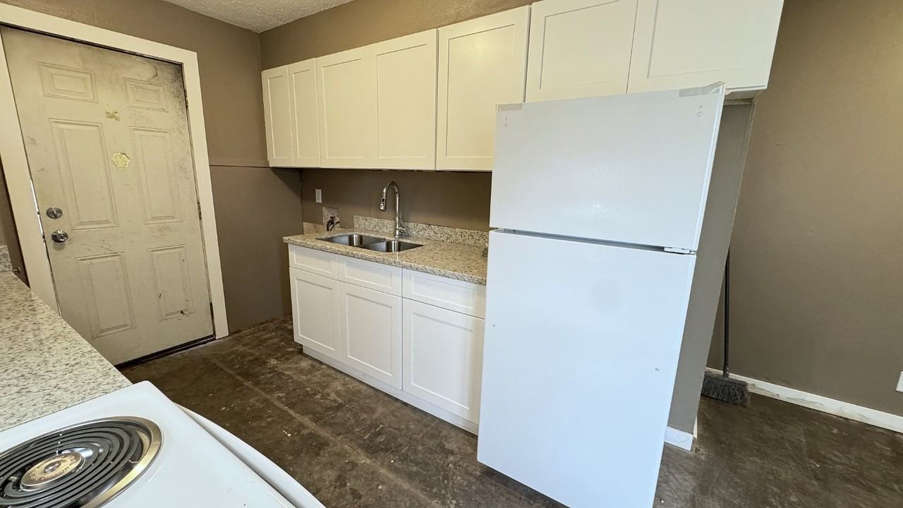 808 Kyle St - Photo 5 of 15
