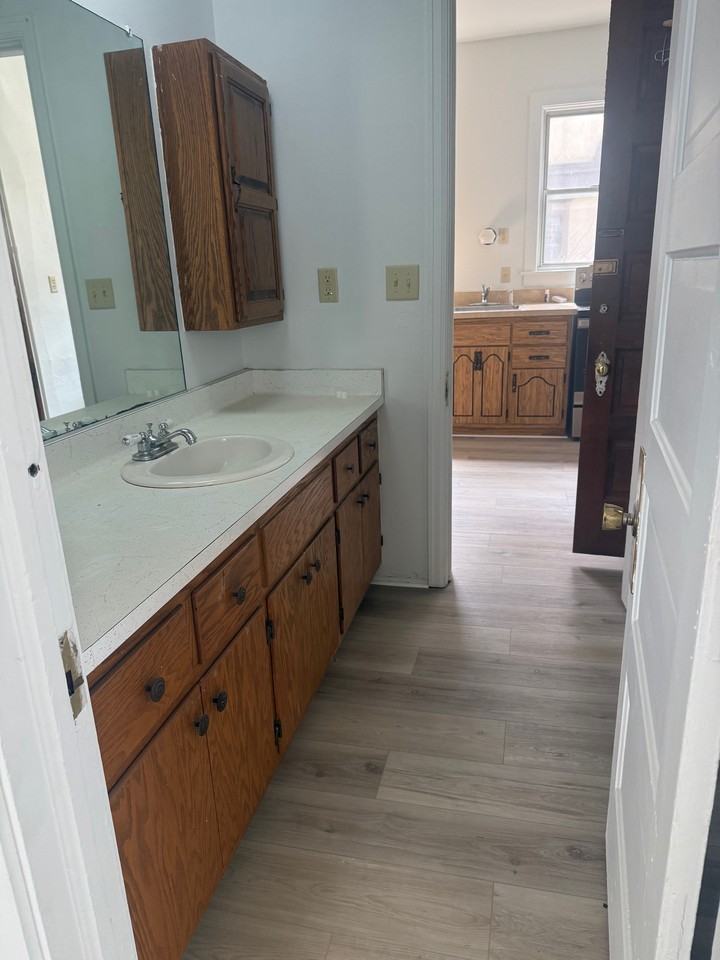 1722 Wisconsin Ave - Photo 3 of 10