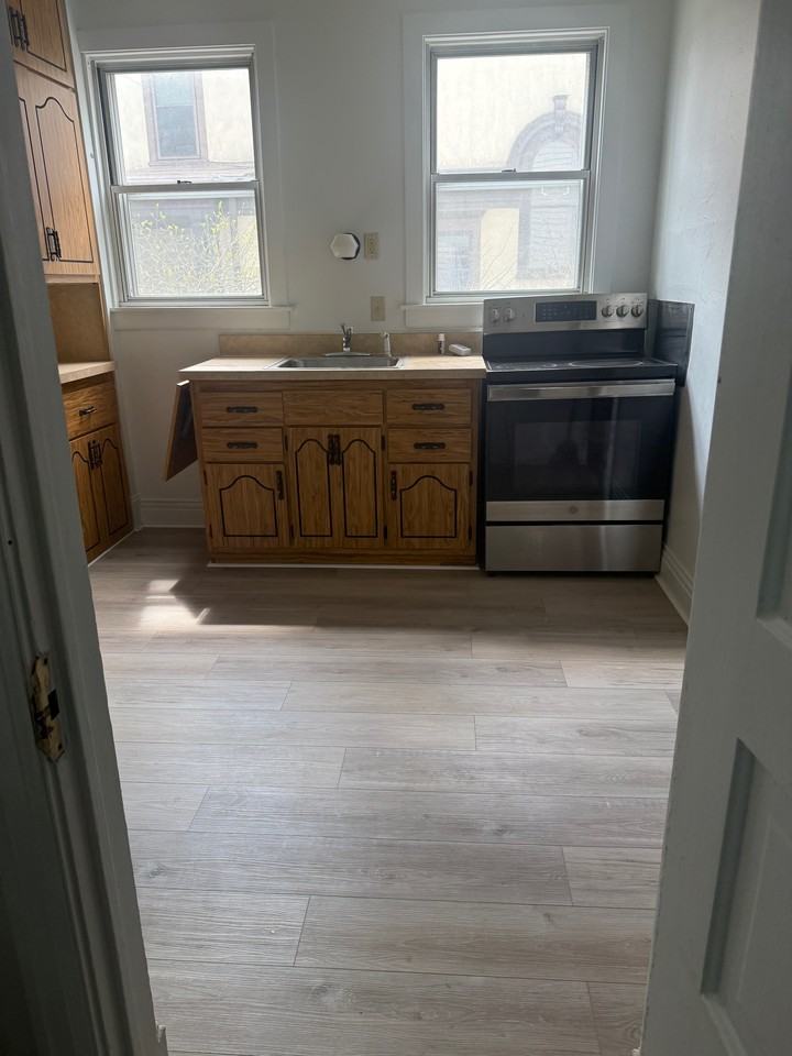 1722 Wisconsin Ave - Photo 4 of 10